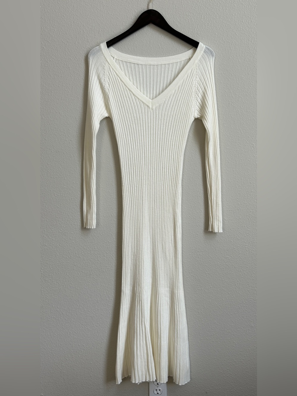 Ribbed V-Neck Long Sleeve Maxi Dress - White